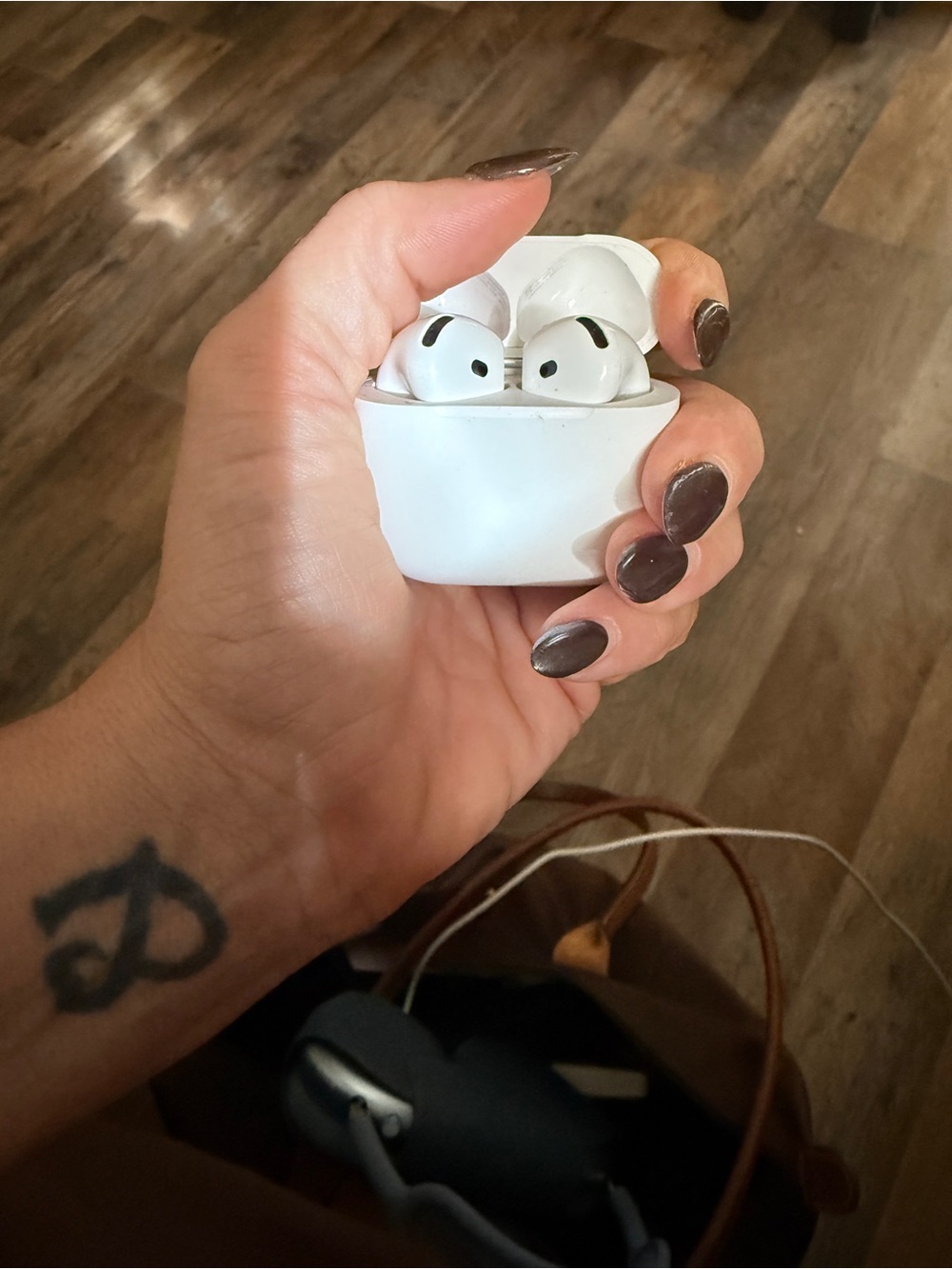 Apple AirPod 4 - perfect condition . Cute suitcase case included